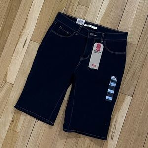 NWT Levi Bermuda Shorts 🌴